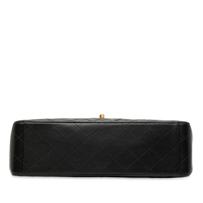 CHANEL Matelasse Maxi Classic Flap (Z3)