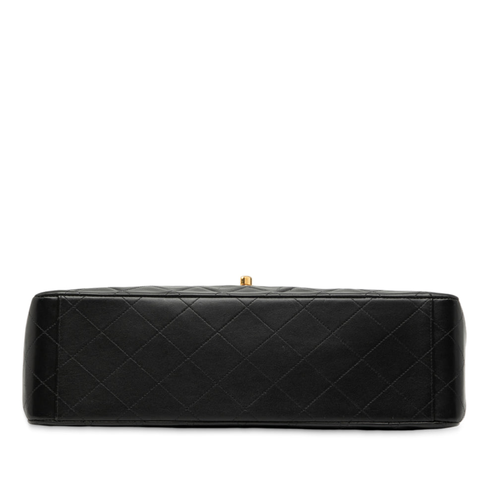 CHANEL Matelasse Maxi Classic Flap (Z3)