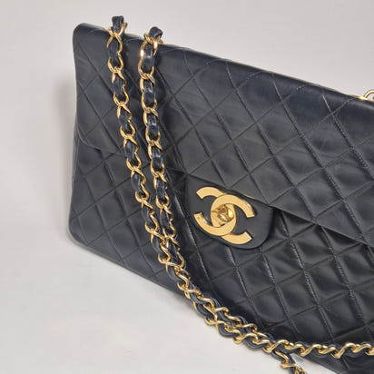 CHANEL Matelasse Maxi Classic Flap (Z3)