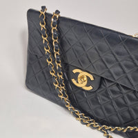 CHANEL Matelasse Maxi Classic Flap (Z3)