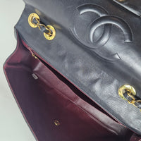 CHANEL Matelasse Maxi Classic Flap (Z3)