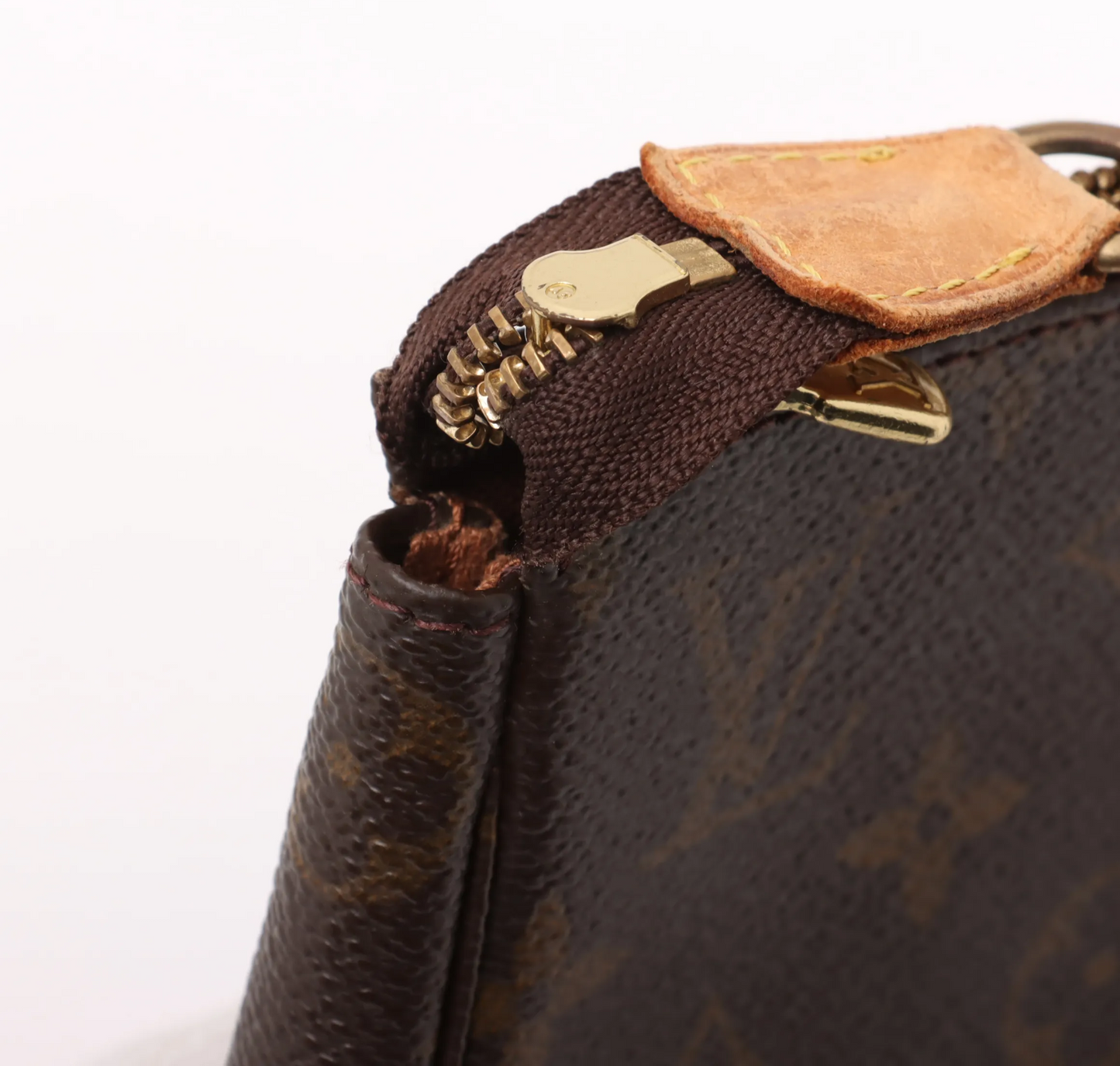 Louis Vuitton Monogram Pochette 21 (Z3)